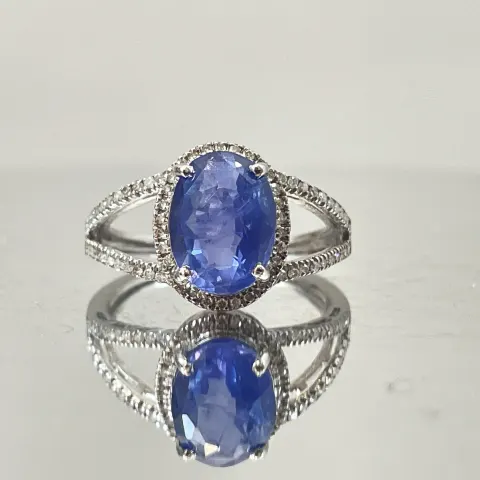 Beautiful 2.83 CT Natural Ceylon Cornflour Blue Sapphire  Diamonds & 18k Gold