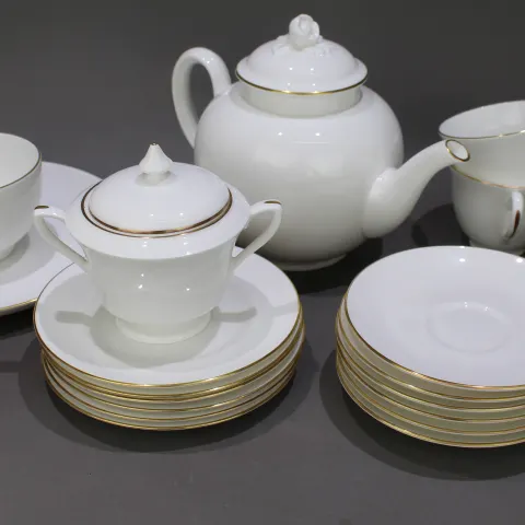 Royal Worcester Strathmore 6 Place Tea Service