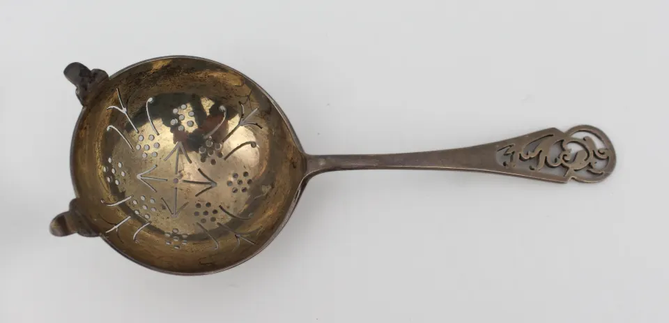 Vintage Solid Silver Tea Strainer – Sheffield, 1947