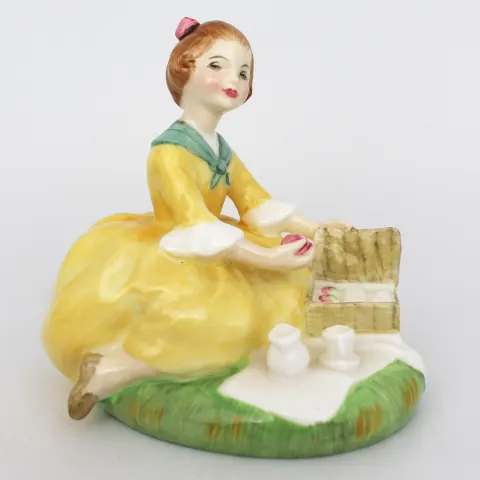 Royal Doulton Figurine Picnic HN 2308