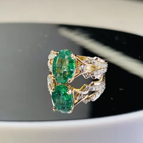 Beautiful Natural Emerald Ring With Natural Diamonds And 18k Gold