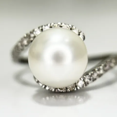 Beautiful 5.12 CT South Sea Pearl With Diamonds & 950 Platinum Ring