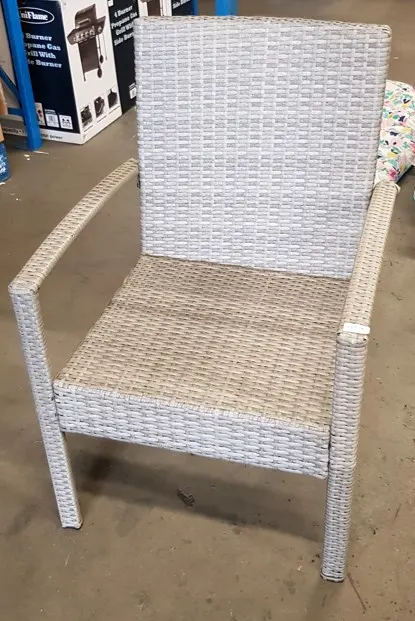 (147/6A) Lot RRP £100. 3x Garden Furniture Items. 1x Grey Rattan Chair RRP £45. 1x Floral Print Mul