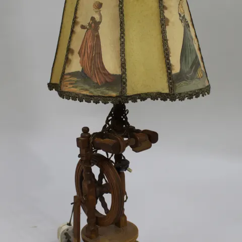 Spinning Wheel Form Table Lamp