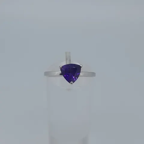 Silver Rind Set With Trillion Cut AAA Amethyst Stone
