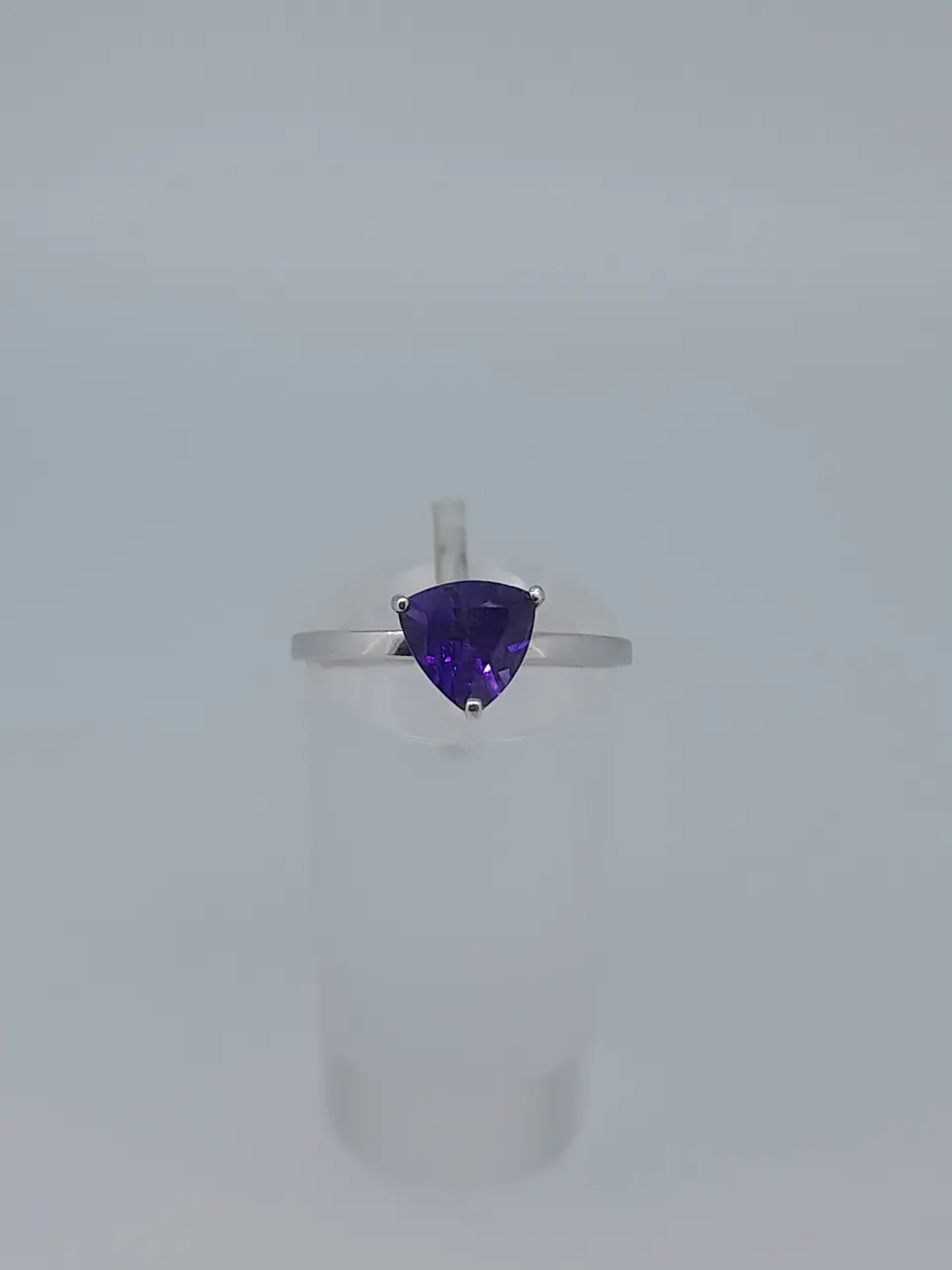 Silver Rind Set With Trillion Cut AAA Amethyst Stone