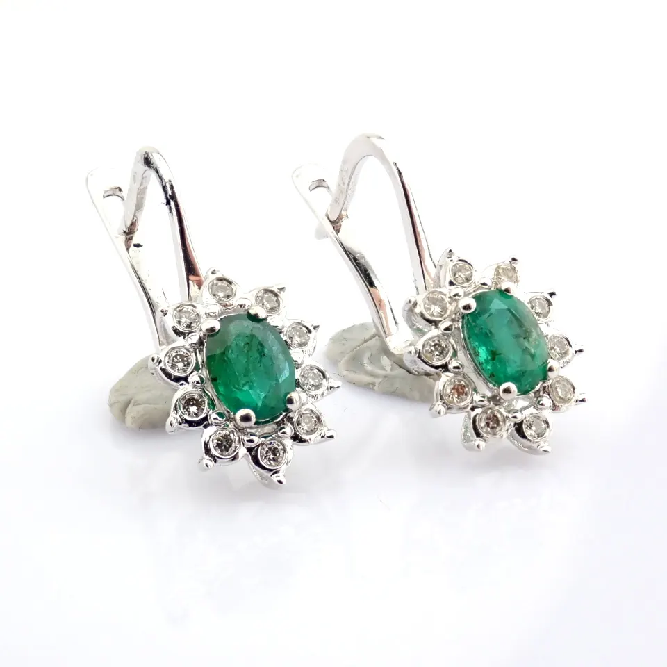 18K White Gold Cluster Earring Detailed With Emerald and Brilliant Diamonds