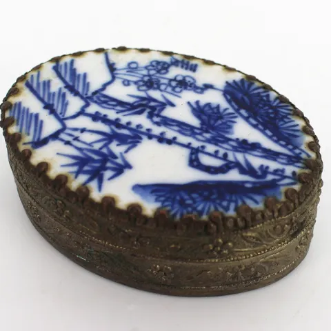 Oriental Blue & White Compact