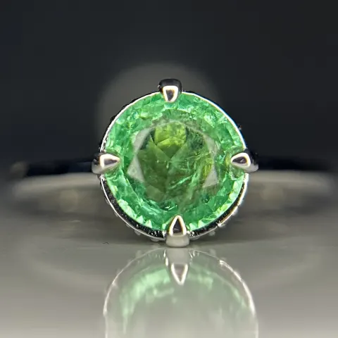Beautiful 1.07ct Natural Emerald With Natural Diamonds & 18k Gold