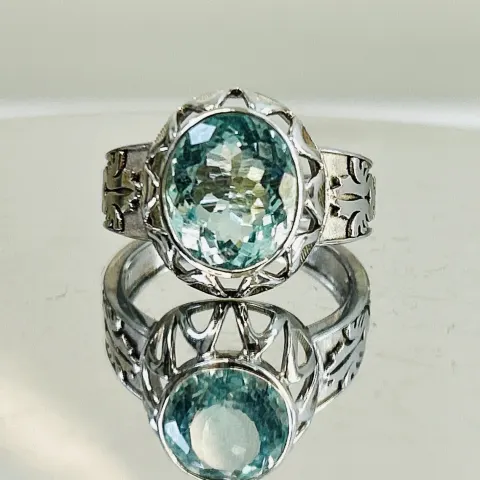 Beautiful Natural Flawless 4.58 CT Aquamarine Ring With Diamonds And 18k Gold