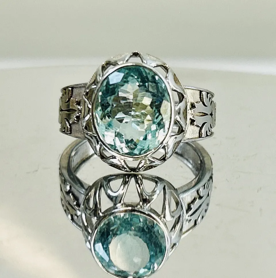Beautiful Natural Flawless 4.58 CT Aquamarine Ring With Diamonds And 18k Gold
