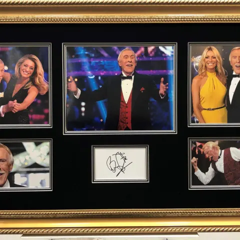 BRUCE FORSYTH original signature presentation