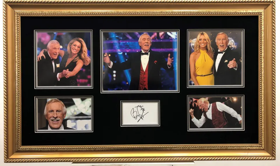 BRUCE FORSYTH original signature presentation