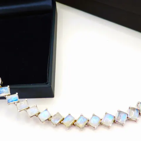  Sterling Silver 25 Carat Moonstone Bracelet New With Gift Box