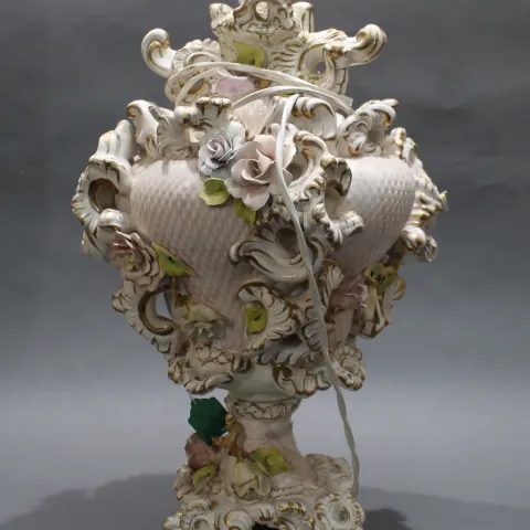 Highly Decorative Italian Capodimonte Table Lamp