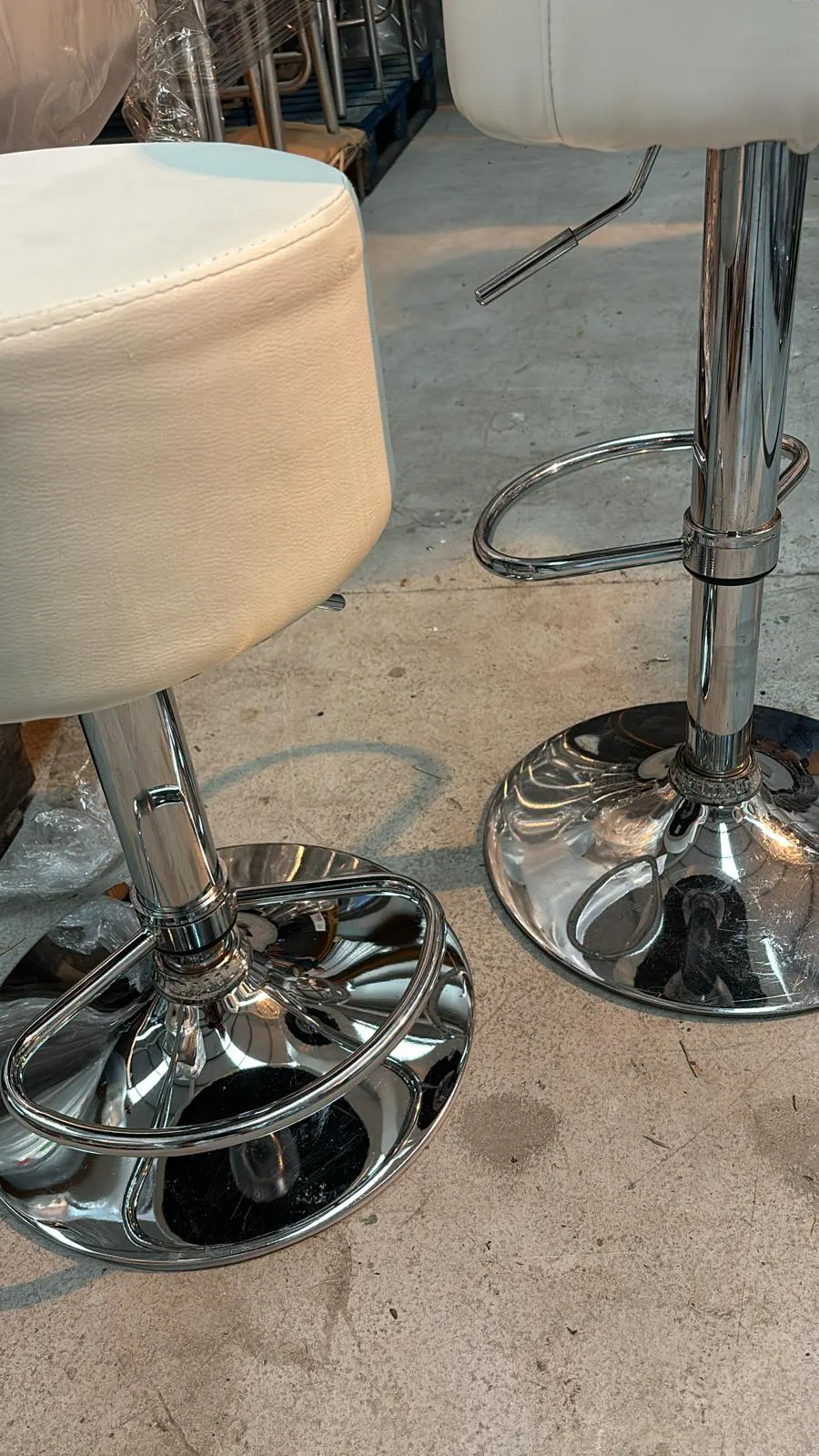Set of 6 Button Low - High Bar Stools with adjustable gas strut - good clean condition