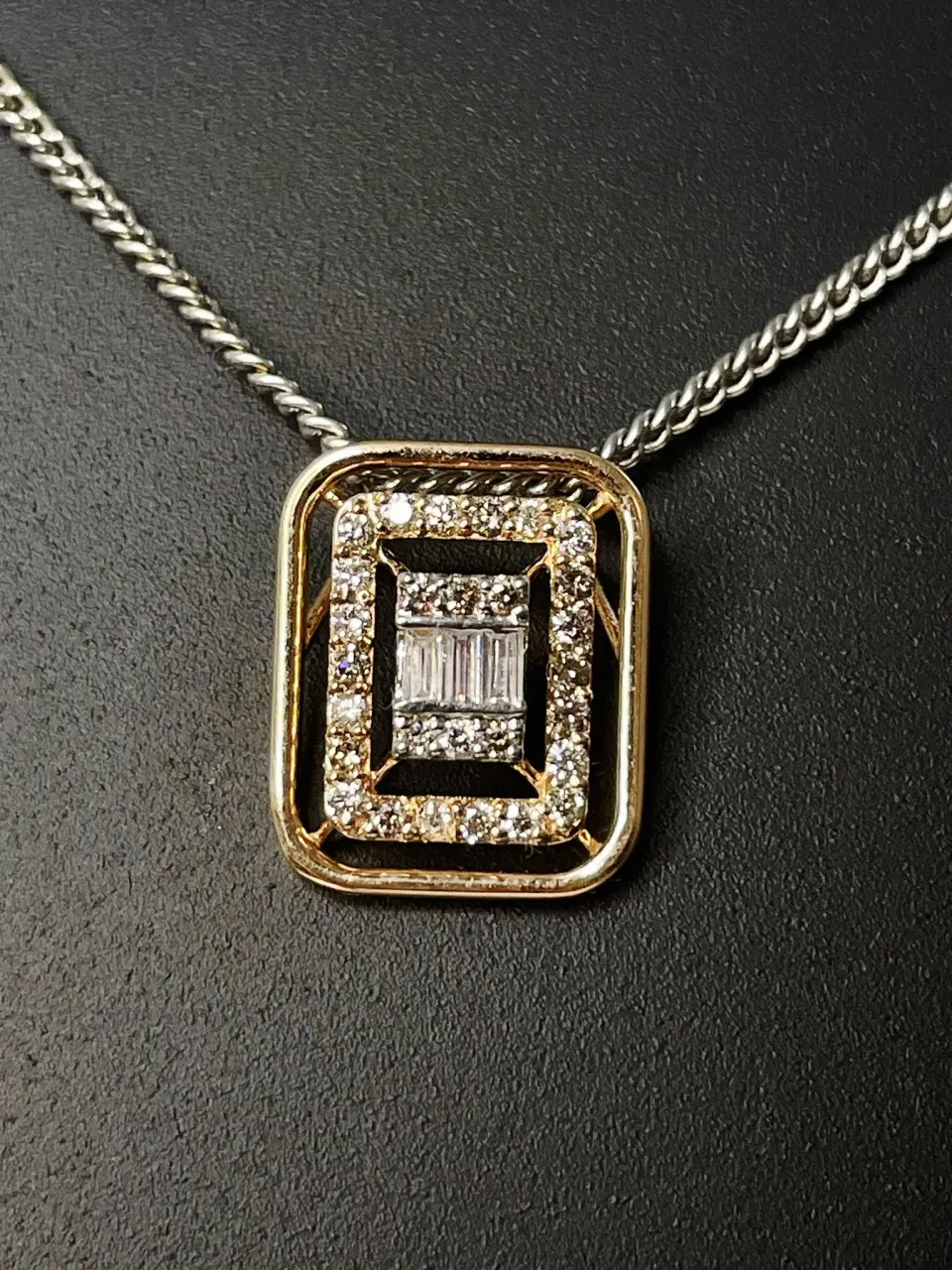 Beautiful Natural 0.40 CT  VS Diamond Pendant With 18k Yellow Gold