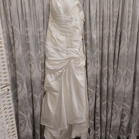 Wedding dress Saffy from Bedazzled size 16