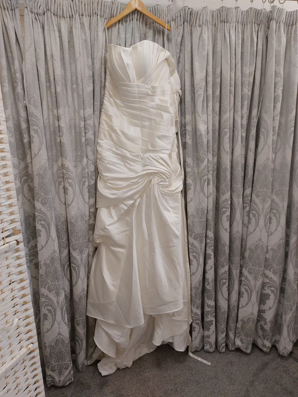 Wedding dress Saffy from Bedazzled size 16