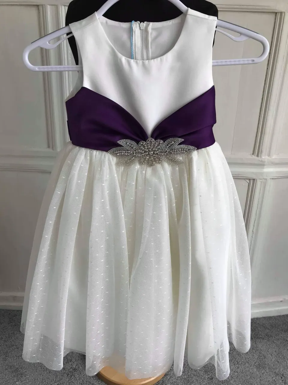 Flowergirl dress in age 3 to 4 with purple belt 