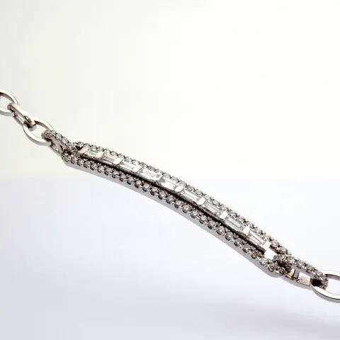18K White Gold Bracelet Detailed With Brilliant Diamonds.