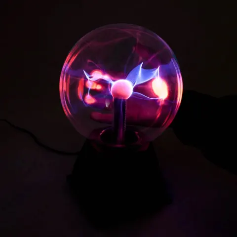 (182/5P) Lot RRP £200. 8x Red5 Plasma Ball 6Inch RRP £25 Each. (All Units Have Return To Manufactur