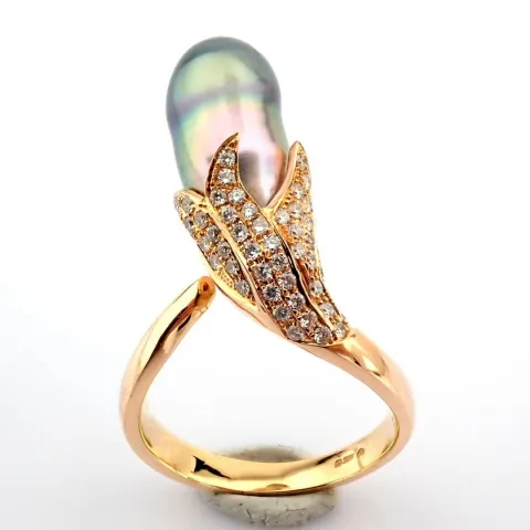 18K Rose Gold Ring Detailed With Pearl and Brilliant Diamonds