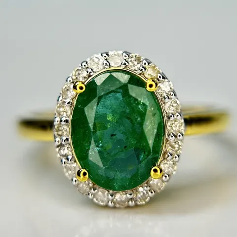 Beautiful Natural Emerald 1.52 CT With Natural Diamonds & 18k Gold