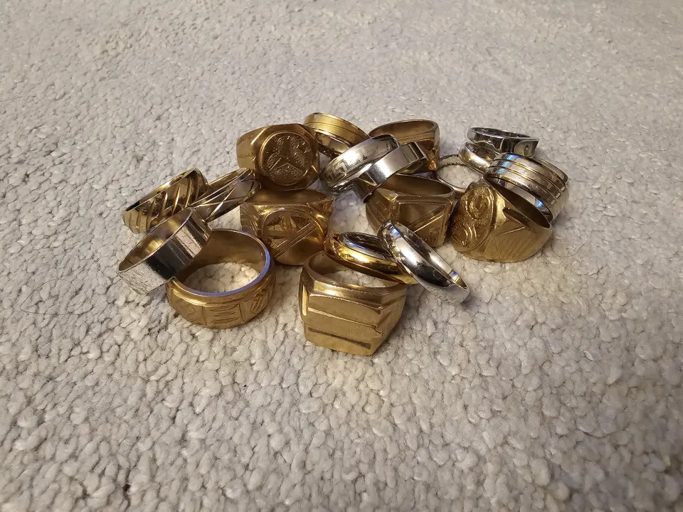 Lot of 20 Assorted Gentlemen’s Rings –  No Reserve