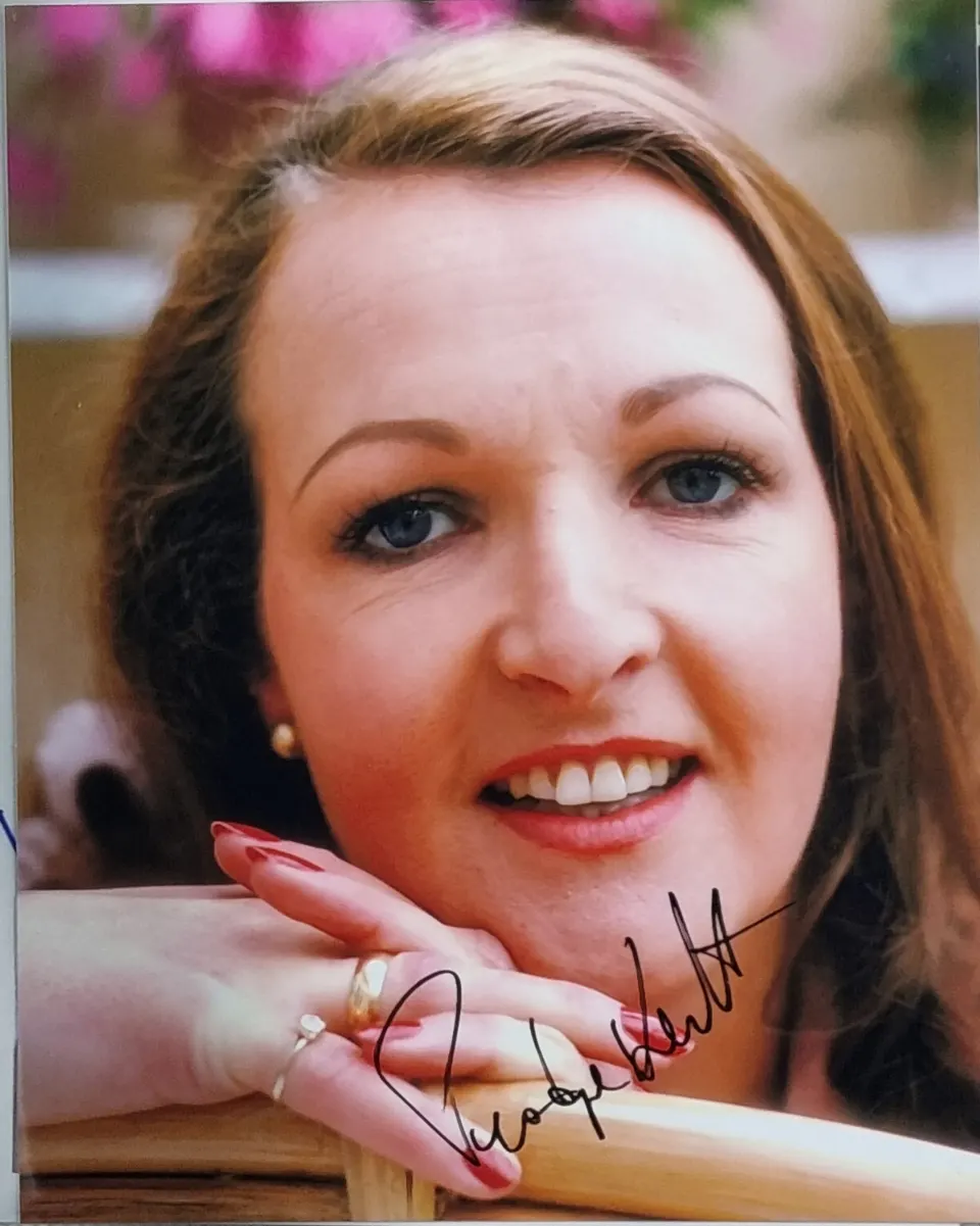 Penelope Keith Original Signature