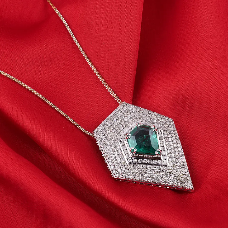 14 K / 585 White Gold Emerald and Diamond Brooch / Pendant Necklace