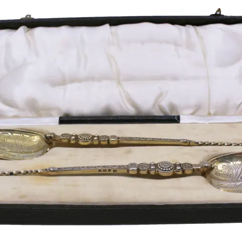 Pair of Cased Silver Gilt Anointing Spoons Birmingham 1936