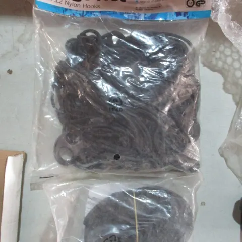 2 items as pcitured new unused cargo net and straps