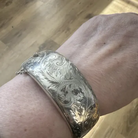 Large Chunky Vintage Solid Sterling Floral Etched Bangle 43g 1959