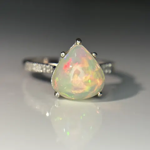 Beautiful Natural Fire Opal 2.16 CT Ring With Natural Diamond and 18k Gold