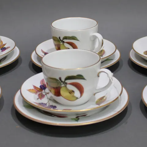 Set of 6 Royal Worcester Evesham Gold Trios