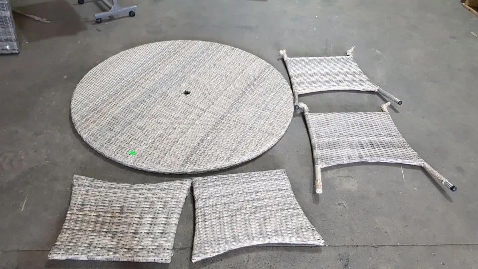 Rattan Table - COLLECTION ONLY !!!!!!!!