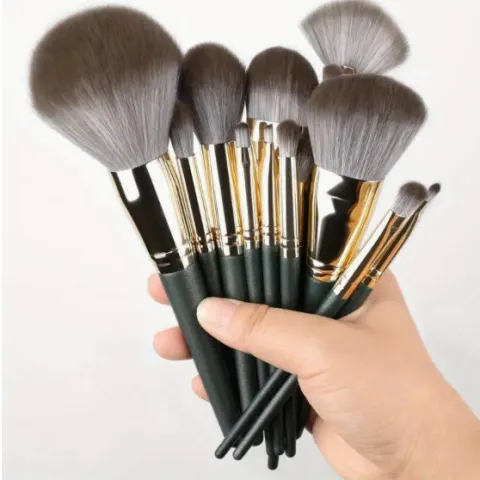 14-Piece Hypoallergenic Professional Makeup Brush Set with Travel Bag