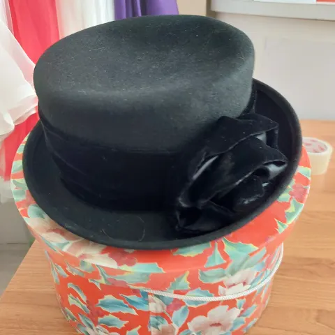 Black Hat With Hat Box