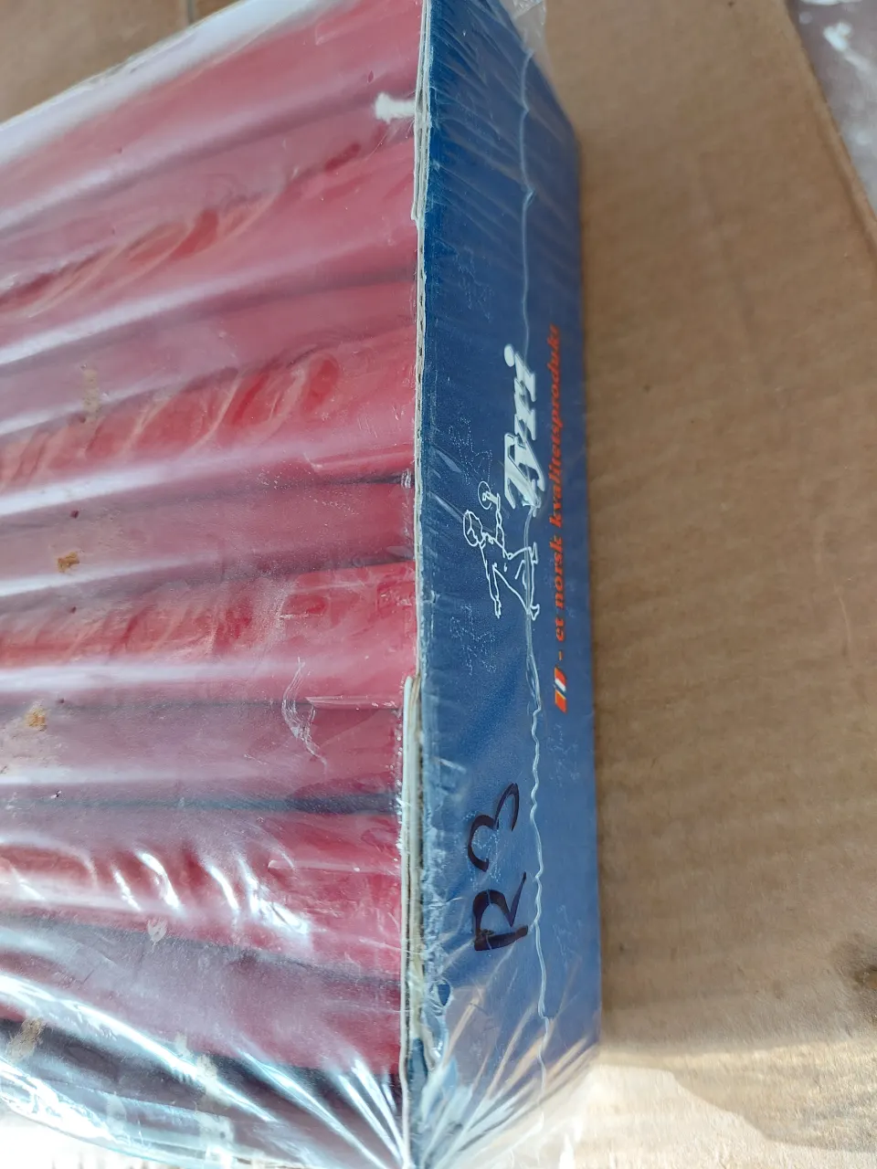 Box of 30 red candles