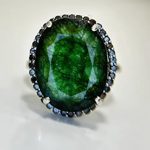 Beautiful Natural Emerald 11ct With Natural Black Diamonds & 18k Gold