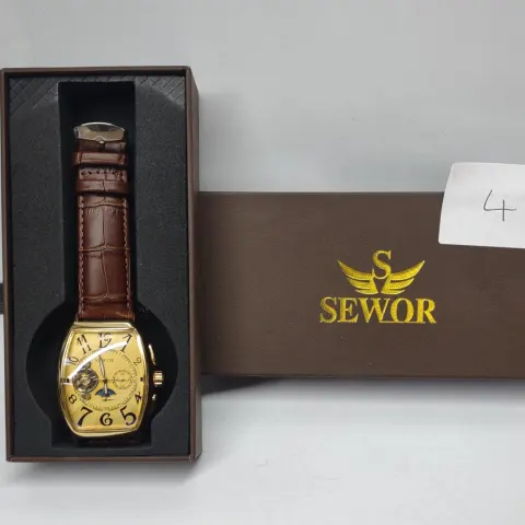 Designer Watch sourced from Major online retailer. EST RRP £20-30.