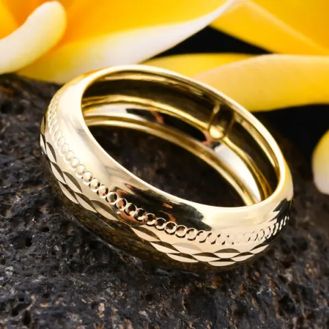 NEW!! 9K Yellow Gold Diamond Cut Band Ring 