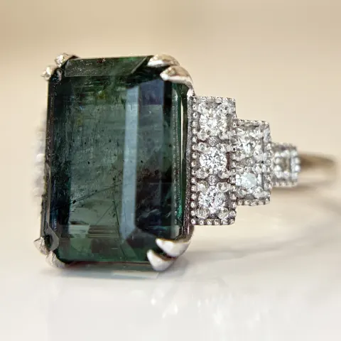 Beautiful 5.84 CT Natural Emerald With Natural Diamonds & 18k Gold
