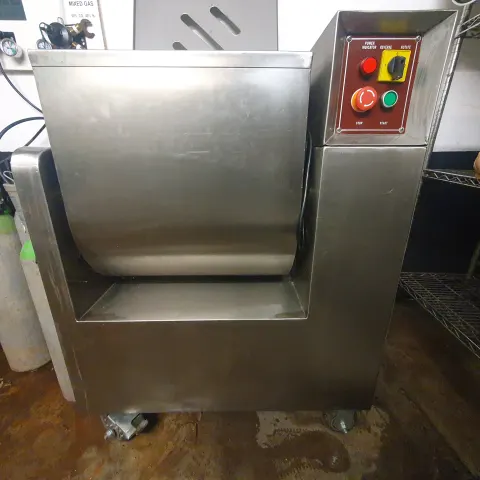 Sausage stuffing mixer. 80kgs capacity