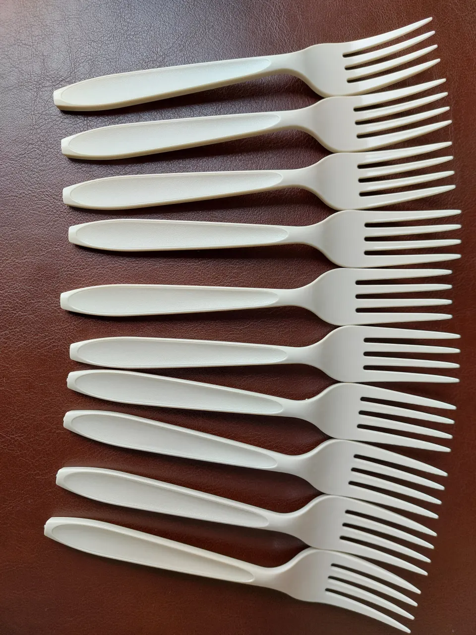 Box of 200 champagne plastic forks