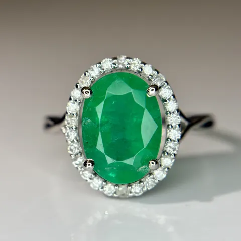 Beautiful 2.70 CT Natural Emerald Ring With Natural Diamonds & Platinum 950