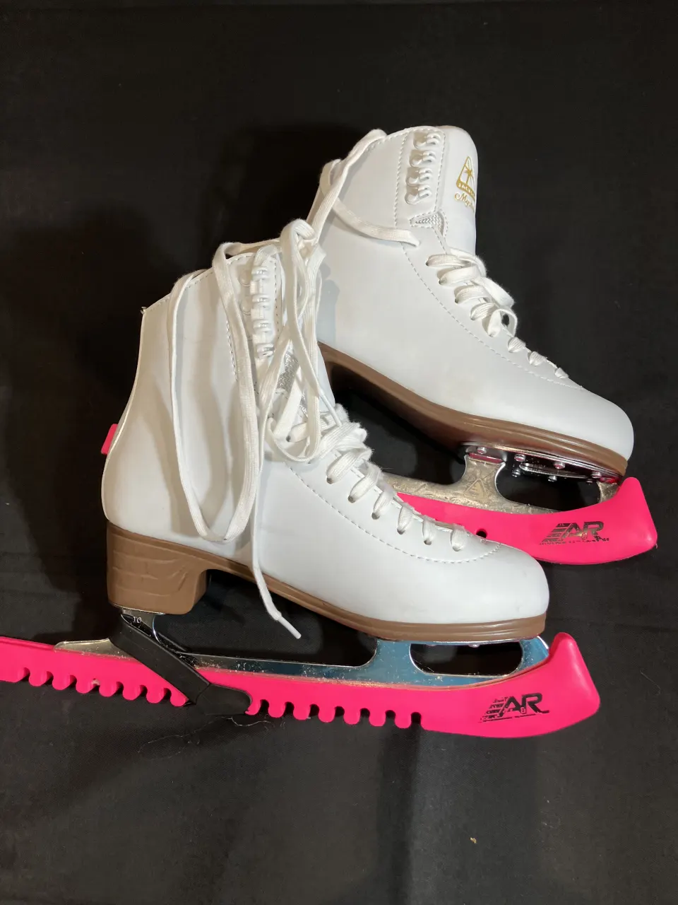 Jackson Mystique Skates worn by a body double