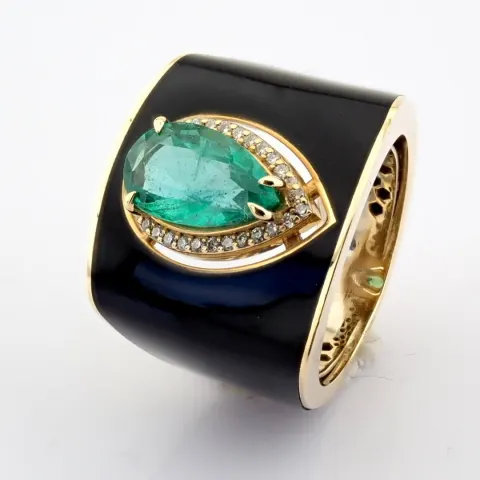 A Luxurious Gold Ring Featuring Black Laser Enamel, Elegantly Adorned With Vibrant 2.14 Ct Emerald a