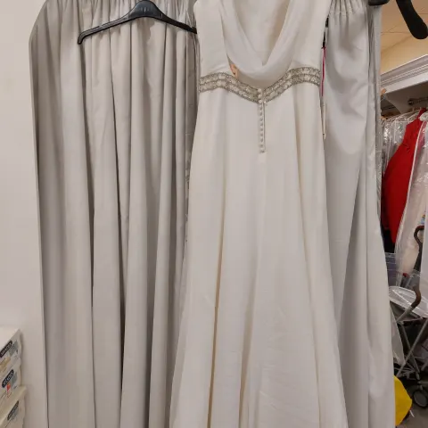 Eternity Bridal Designer wedding dress D5273 size 16